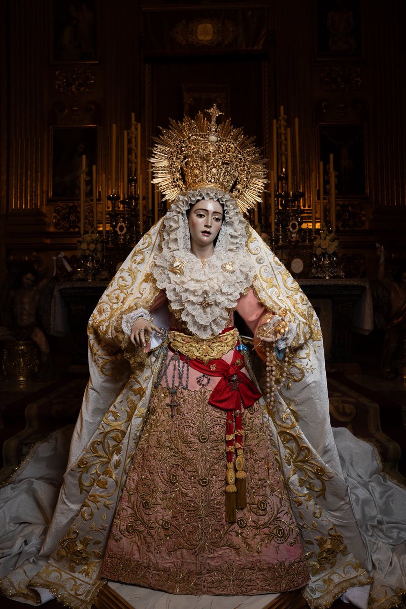 Hoy, 12 de septiembre, celebramos junto a toda la Iglesia la memoria del Dulce Nombre de María, invocándola bajo la advocación de nuestra titular como Reina de los Cielos. 

“El nombre de María no puede pronunciarse sin que encienda amor y sin que obtenga abundancia de gracias.”