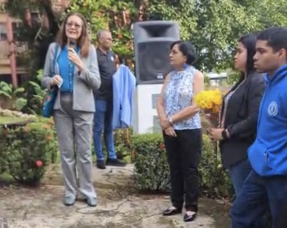 Hoy, 11/9/25, en la Romería al Monumento de Clara González, por el 127o Aniversario del Natalicio de la primera abogada panameña y precursora del voto femenino ⁦<a href="/imuppanama/">Instituto de la Mujer (IMUP)</a>⁩ ⁦<a href="/ClaresasPanama/">CLARESAS Panamá</a>⁩