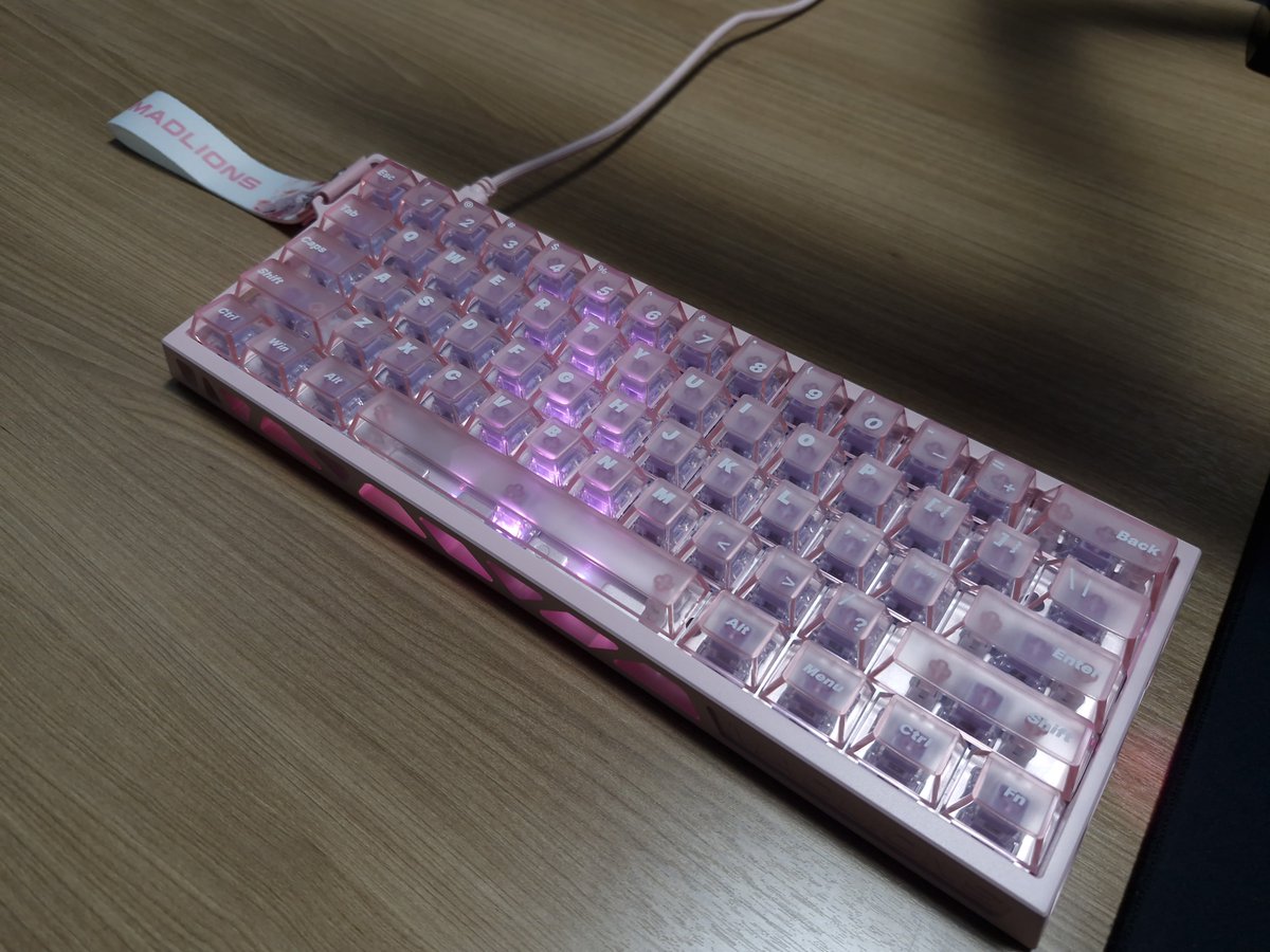 ronvssetup's tweet photo. this keyboard is so cute, MAD LIGHT 60 HE pink https://t.co/z3xj1CT5ES