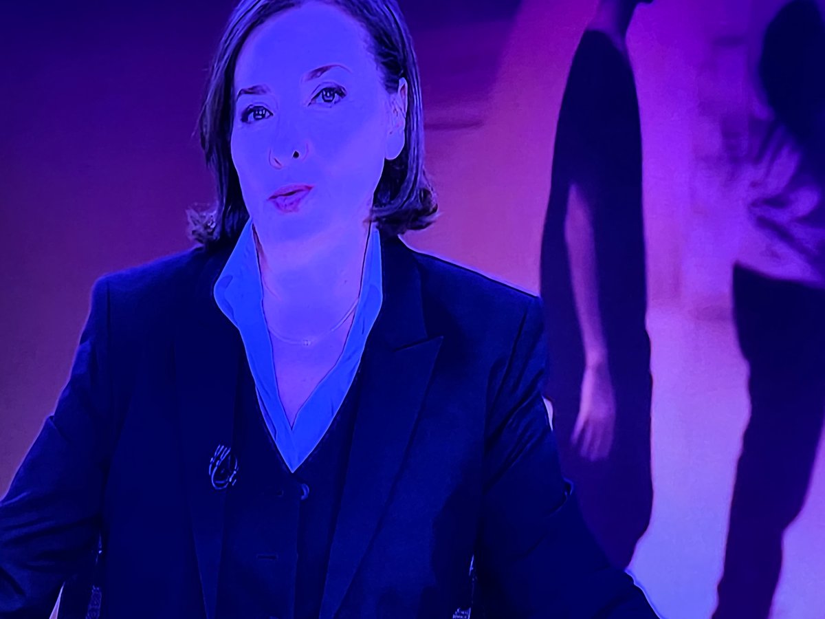 Sé que no es importante. Pero no sé por qué visten a <a href="/PepaBueno/">Pepa Bueno</a> de invierno en el <a href="/telediario_tve/">Telediarios de TVE</a> 

Da como grima