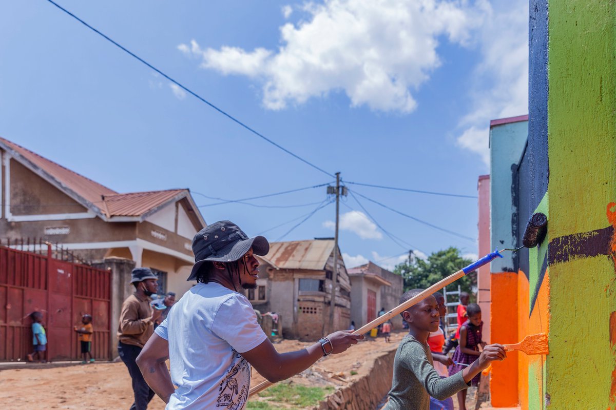 Using community-inspired, co-painted murals as a powerful tool to bring policy, rights, and global issues like health, climate change, and education closer to the people.
🎨 Artist: The Wamala Art
📸 Photographed on assignment for <a href="/PollicyOrg/">Pollicy</a>