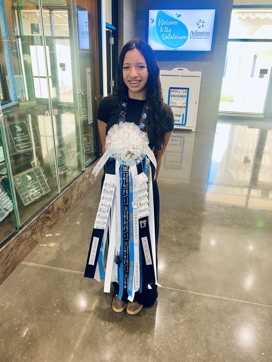 Check out our girl, Jocelynn showing off her school spirit with her mum she made all on her own!! Happy Homecoming Day! <a href="/Seguin_cougars/">Seguin athletics</a>  <a href="/AISD_ATH/">Arlington ISD Athletics</a> <a href="/ItsCoachCC/">Coach CC</a>
