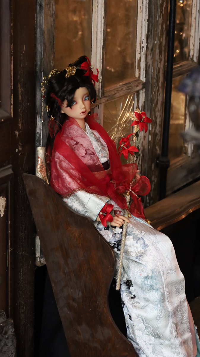 ouheki's tweet image. #murmurcoco さまのカスタムウィッグセットをお迎えしました✨
和服と合わせてみました。繊細にセットされたウィッグがとても素敵です！
#HenrietteDoll さまの赤い百合との組み合わせもとても良いですねー！
ご縁をいただきありがとうございました💕

#あんなのジャルダン会 #jardin #ジャルダン