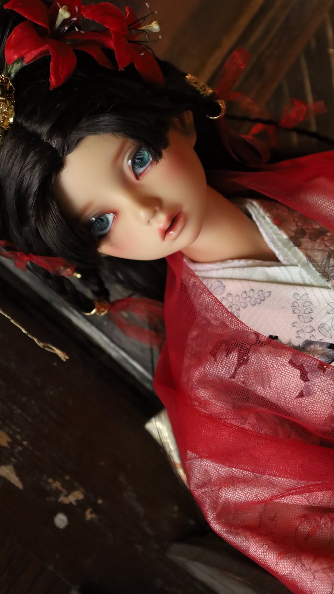 ouheki's tweet image. #murmurcoco さまのカスタムウィッグセットをお迎えしました✨
和服と合わせてみました。繊細にセットされたウィッグがとても素敵です！
#HenrietteDoll さまの赤い百合との組み合わせもとても良いですねー！
ご縁をいただきありがとうございました💕

#あんなのジャルダン会 #jardin #ジャルダン
