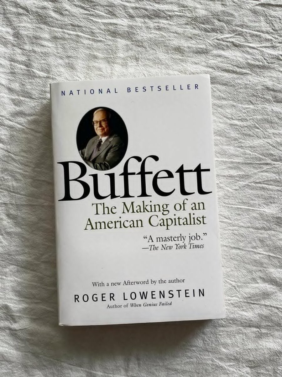 Lisa8945's tweet image. Diving into the life and lessons of Warren Buffett 📖📷