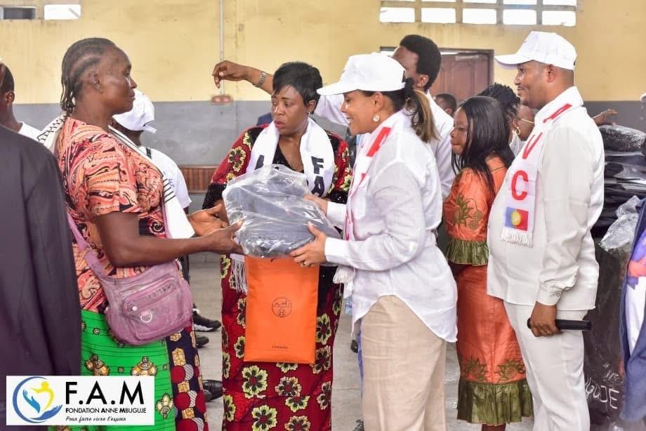 ActionsAM1's tweet image. Chaque enfant mérite une chance😊 une remise de Kit scolaire par la senatrice @anne_mbuguje 
Un geste aussi généreux de sa part pour l’avenir des enfants 

#FondationAnneMbuguje