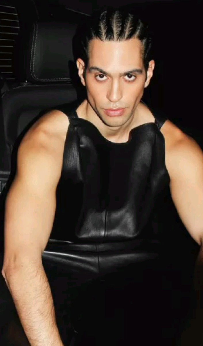 the best già da bambino✨
HB💖🎂<a href="/Mahmood_Music/">Mahmood</a>