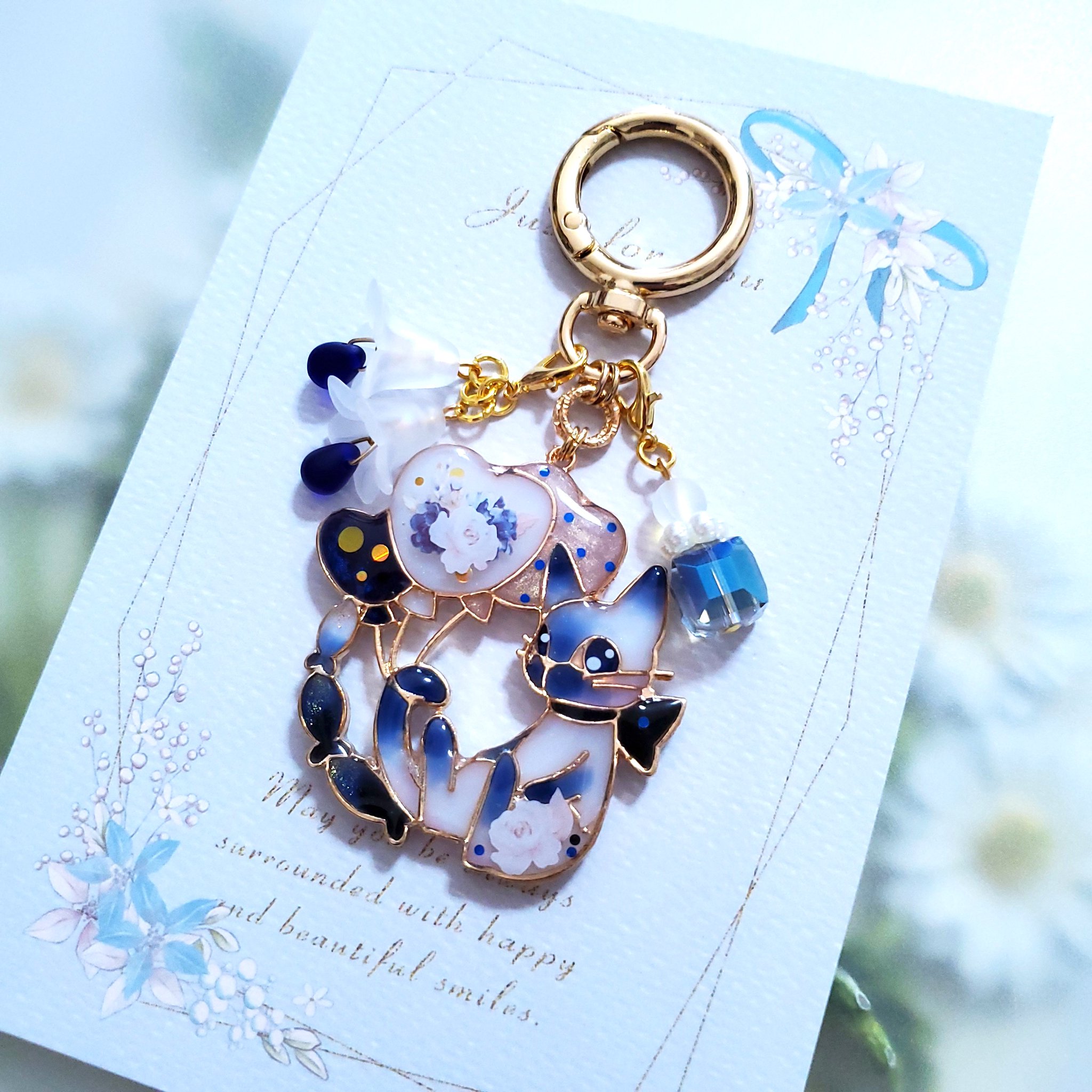 感謝価格(‗- ·̫ -‗^)ꪆ  ❤︎風船猫ちゃん 展示品】切り絵 風船猫ちゃん | iichi 日々の暮らしを心地よく