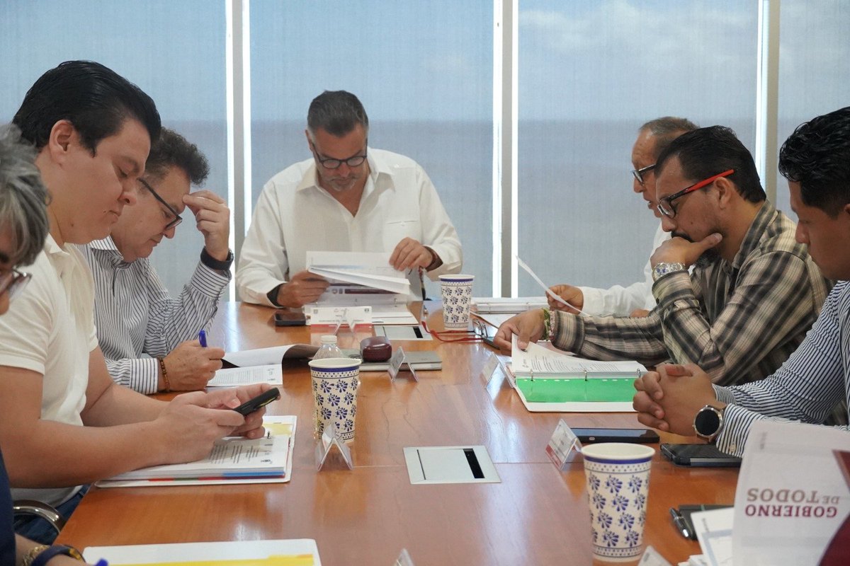 JLavalleMaury's tweet image. Llevamos a cabo la junta de gobierno con @apicampeche dando seguimiento a las estrategias de administración y modernización que seguirán impulsando la competitividad portuaria de #Campeche #GobiernoDeTodos #APICAM