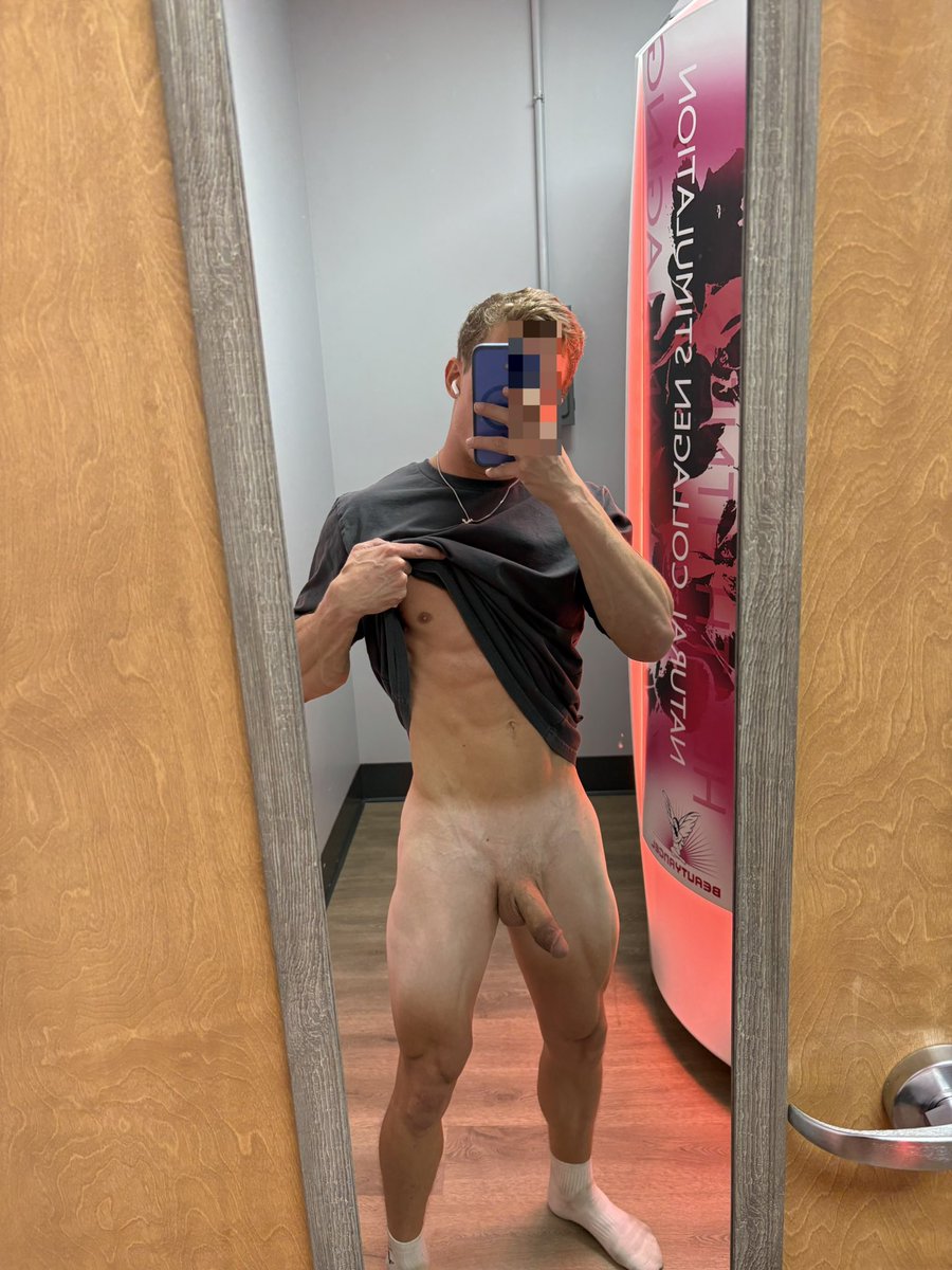 RyderrReid's tweet photo. Come finish taking my shirt off? 

.. and maybe me too 👀 https://t.co/Df5GY9xuFy