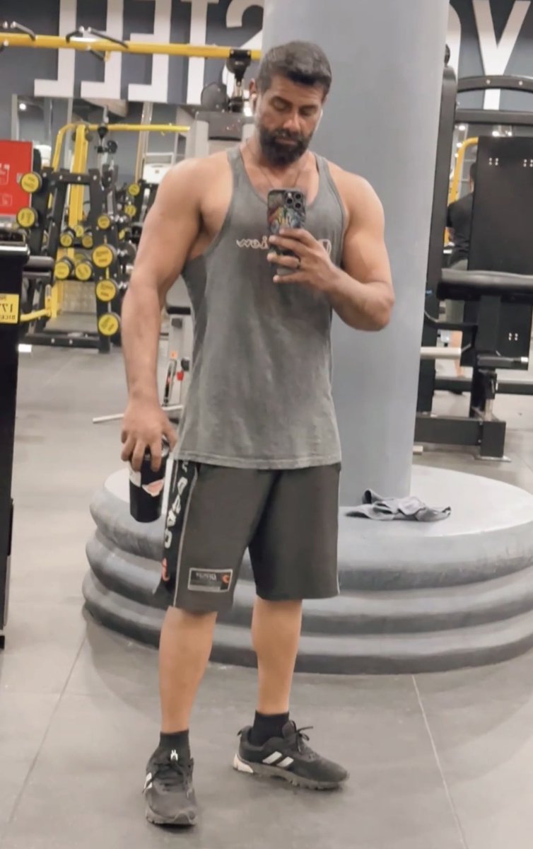 mido4fit's tweet photo. تمرين الخميس الونيس 
صدر 💪🏽 
Flat chest machine 
 Cable Decline chest fly
Barbell Incline chest press
Decline chest press machine 
Incline chest fly machine https://t.co/B7HBoeMJpR