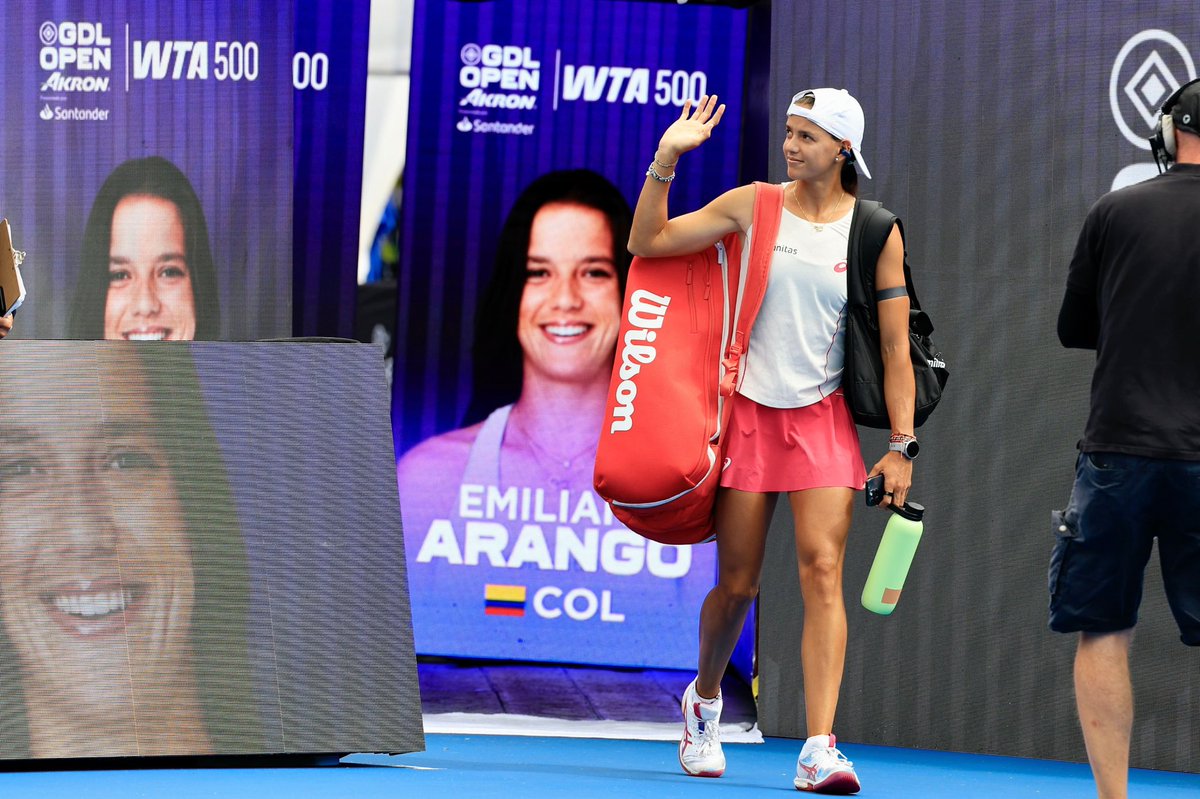 .<a href="/EmilianaArango/">EmilianaArango</a> saludando a los cuartos de final del WTA 500 de Guadalajara 🇲🇽👋

#CopaColsanitasZurich #presentadoporVisa