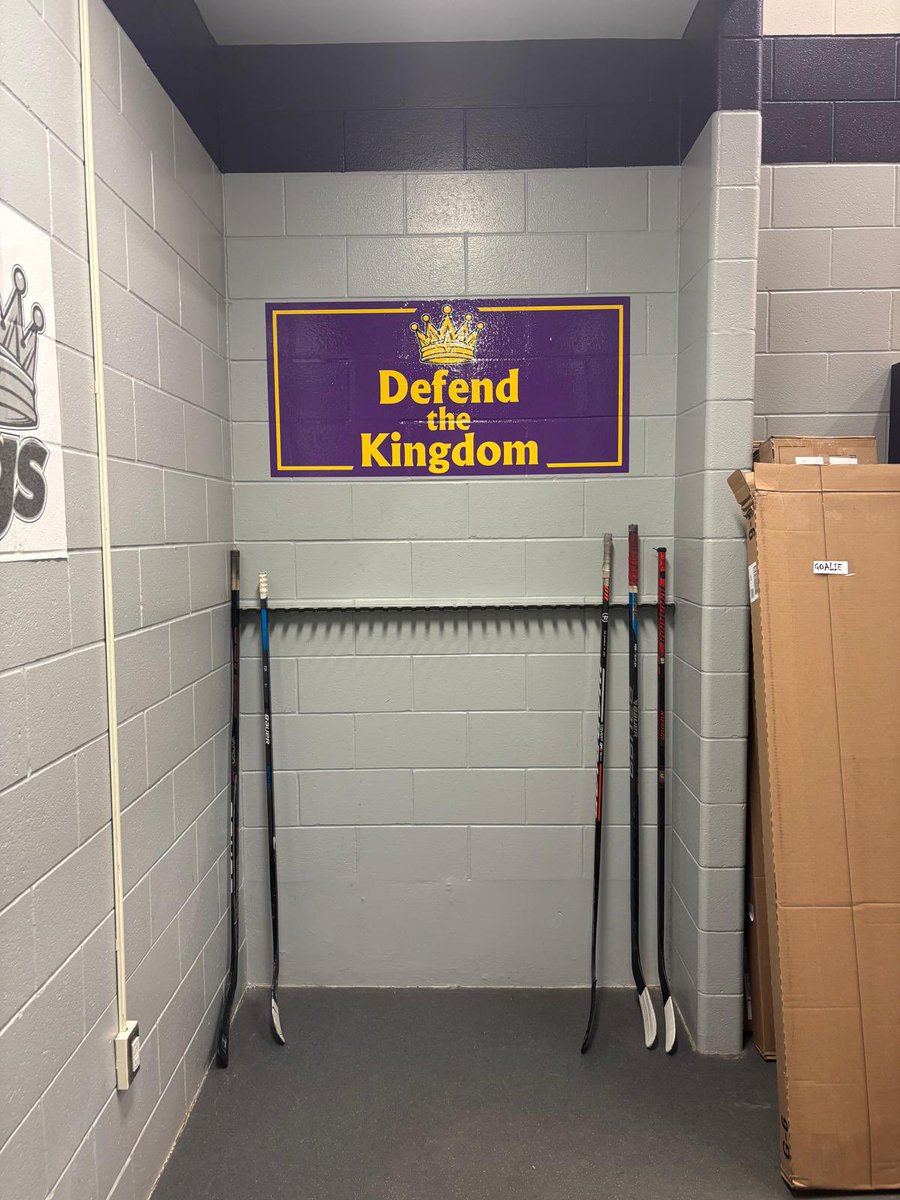 KomokaKings's tweet image. Putting the final touches on the room ahead of our home opener on Saturday! 🤩

We host the Waterloo Siskins at the Wellness Centre Saturday night, with puck dropping 7:15pm! 

We’ll have a pregame BBQ and DJ courtesy of the Komoka-Kilworth Optimists! We’ll see you there!