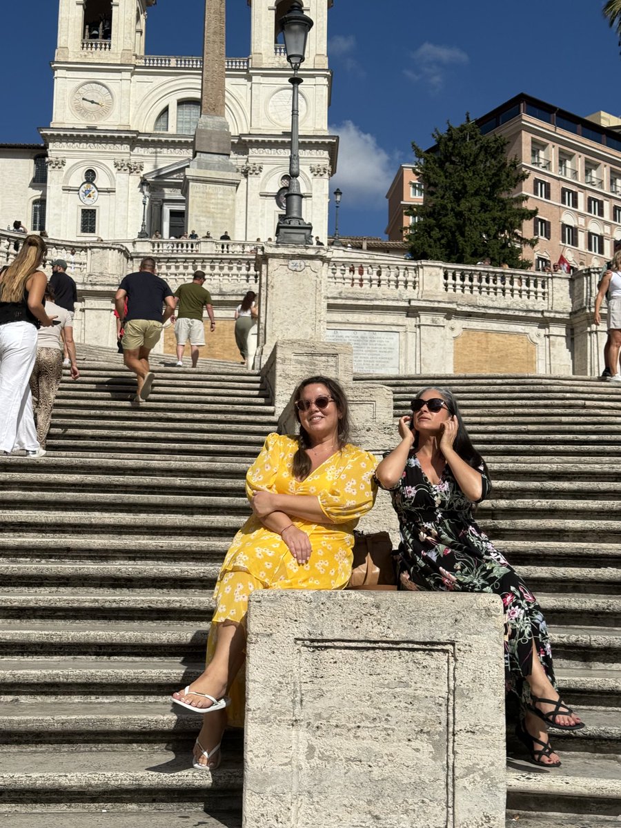 Shelley_Knight1's tweet image. The Spanish Steps. Just a little bit of what went down today! More to follow. 😂 #wheninRome #mycousin #bestmate #YaYa #GORGEOUS #dayfour