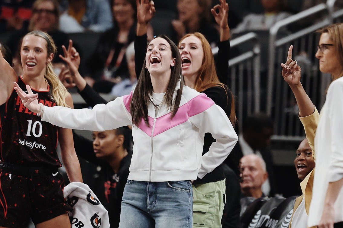 sophstcrs's tweet image. happy thursday ccfc hope everyone has an amazing weekend👩‍❤️‍💋‍👩