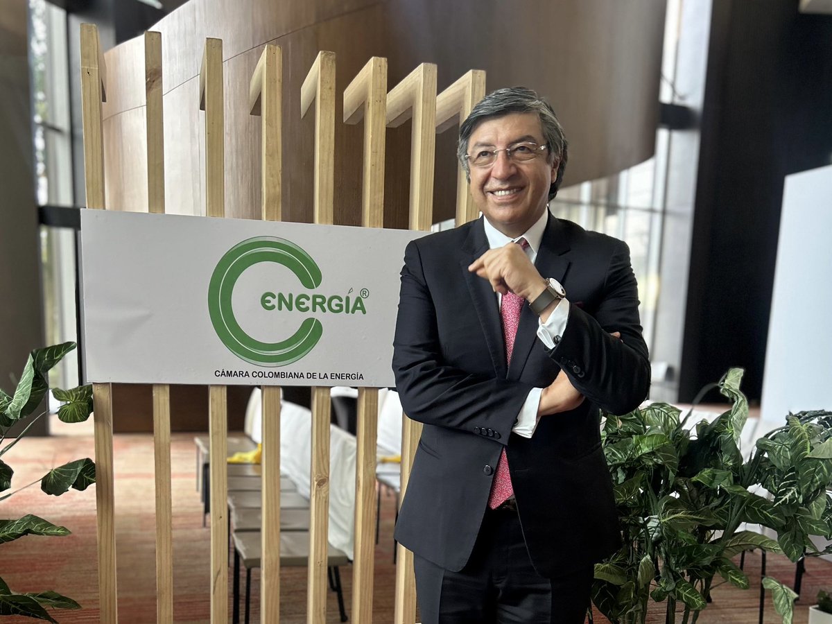 #PolíticaEnCanal1 | Jorge Hernando Pedraza (<a href="/JHPedraza/">Jorge H. Pedraza</a>), exsenador conservador, es el nuevo presidente ejecutivo de la Cámara Colombiana de la Energía.

Fue secretario de la Comunidad Andina. Ahora, asumirá el reto de liderar el sector energético en Colombia.