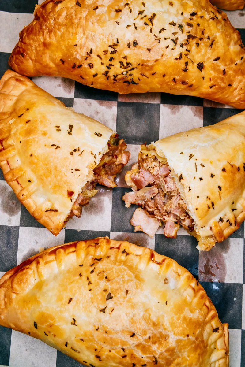 The Best Cuban Sandwiches in #Miami: bonappetit.com/story/best-cub… via: <a href="/bonappetit/">Bon Appétit</a> 🇨🇺