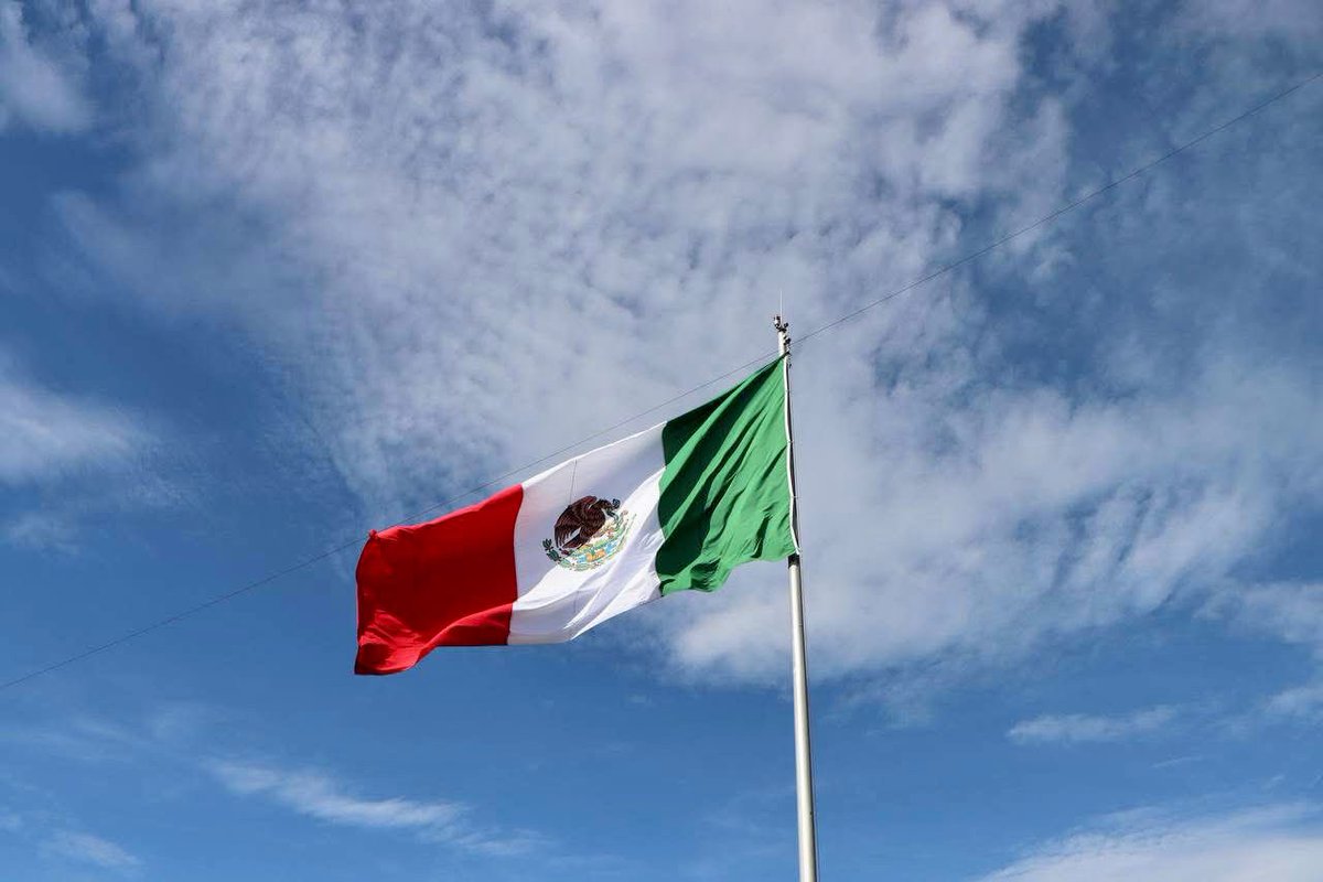 En Casa Aguayo, cada mañana de este mes es un momento para rendir homenaje a nuestro Lábaro Patrio y fortalecer nuestra identidad nacional. 

Con mucho orgullo participé el día de hoy en la solemne ceremonia de izamiento de la bandera🇲🇽.