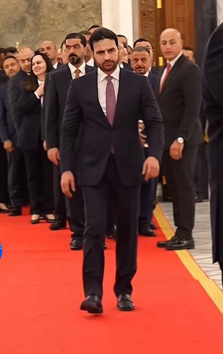 مهازل دولة البطيخ!!

السفراء الذي تم التصويت عليهم في مجلس النواب ليمثلوا العراق!

لازمين سره حتى يردون اليمين!

البرتوكول و الاتيكيت و كل معالم الديبلوماسية سحقة ، بهذا الشكل تدار الدولة و يكلف ممثلين البلد!

#سفير_للسياحة