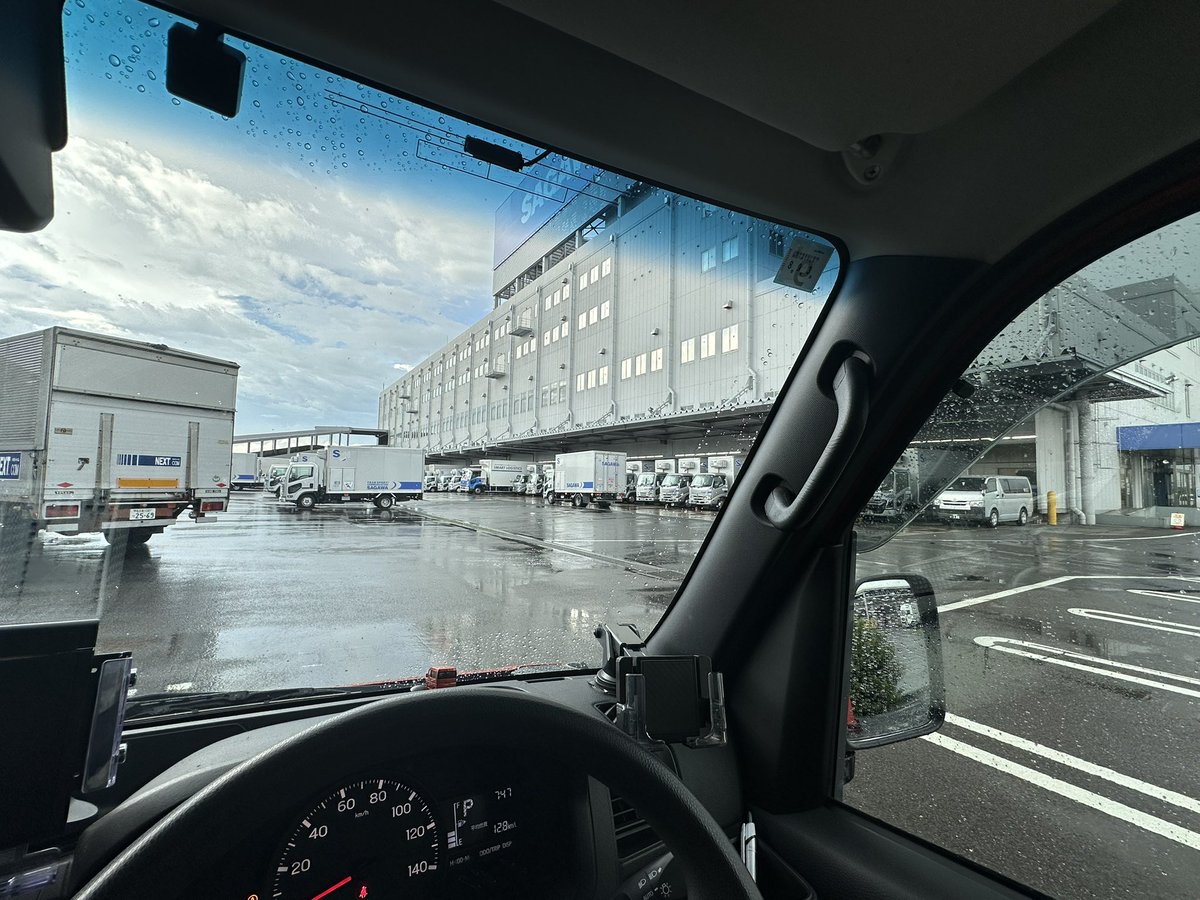 おはようございます☔️
本日は荷上げ補助！
懐かしの一宮佐川さん！
4，5年ぶりにきました。
軽貨物始めた時の最初の現場。
当時配達ほんとに出来なくてしんどかったな〜。今となれば良い思い出🙆‍♂️
今日もがんばろ〜🔥