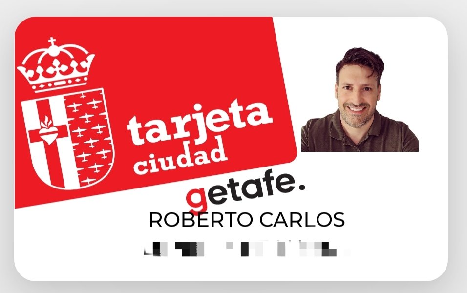 He ido a tirar la basura esta noche. El cubo negro, sin lector de tarjeta. El del papel no me la ha leído. El amarillo sí ha pitado.
No sé en qué momento en Getafe, ir a tirar la basura es como ir al cajero haciendo malabarismos con las bolsas. 
Otro éxito de gestión eficaz.