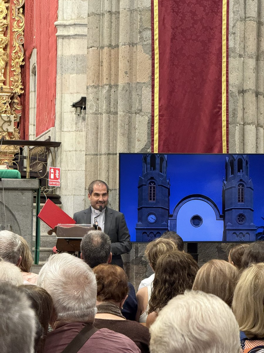 Hoy, en la basílica menor de San Juan, vivimos un pregón inolvidable de las Fiestas del Santo Cristo de Telde con Cristo Medina Gómez como pregonero.
La emotiva presentación de Mari Carmen Medina fue el inicio perfecto de las fiestas.