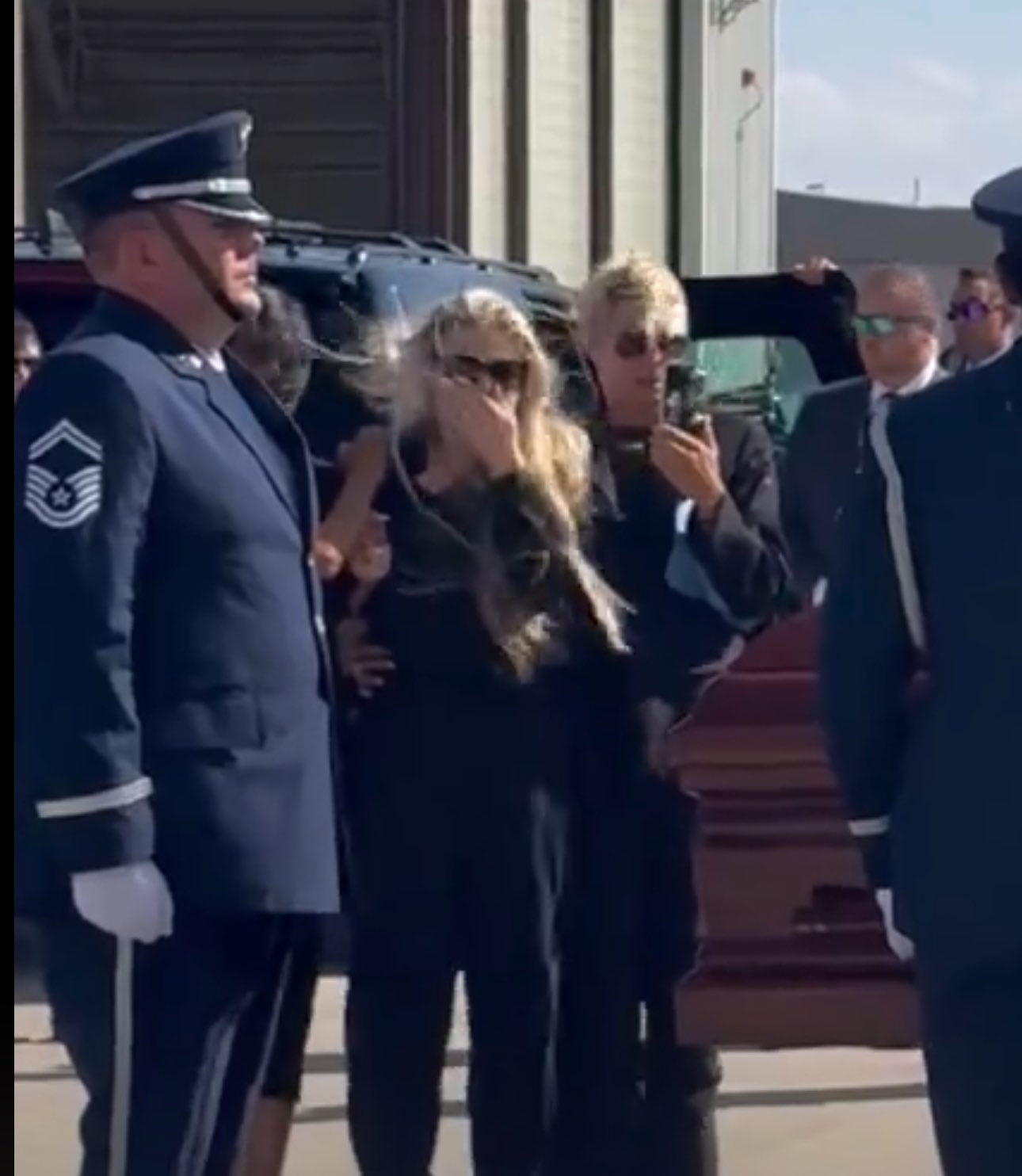 ✨Sophia✨ on X: "Erika Kirk watching them load her husbands coffin onto Air  Force Two is the saddest thing I've seen today…. #CharlieKirk  https://t.co/nRNwnFjCVq" / X
