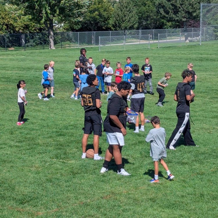 HighlandElemen5's tweet photo. Recess was a little extra fun today. Some of the football players and cheerleaders from Lone Peak came to P.L.A.Y.  The students gor to I react with them and of course collect reading cards from them. We enjoy having these "big kids" come to our school each fall. https://t.co/LnSF2KHbuH