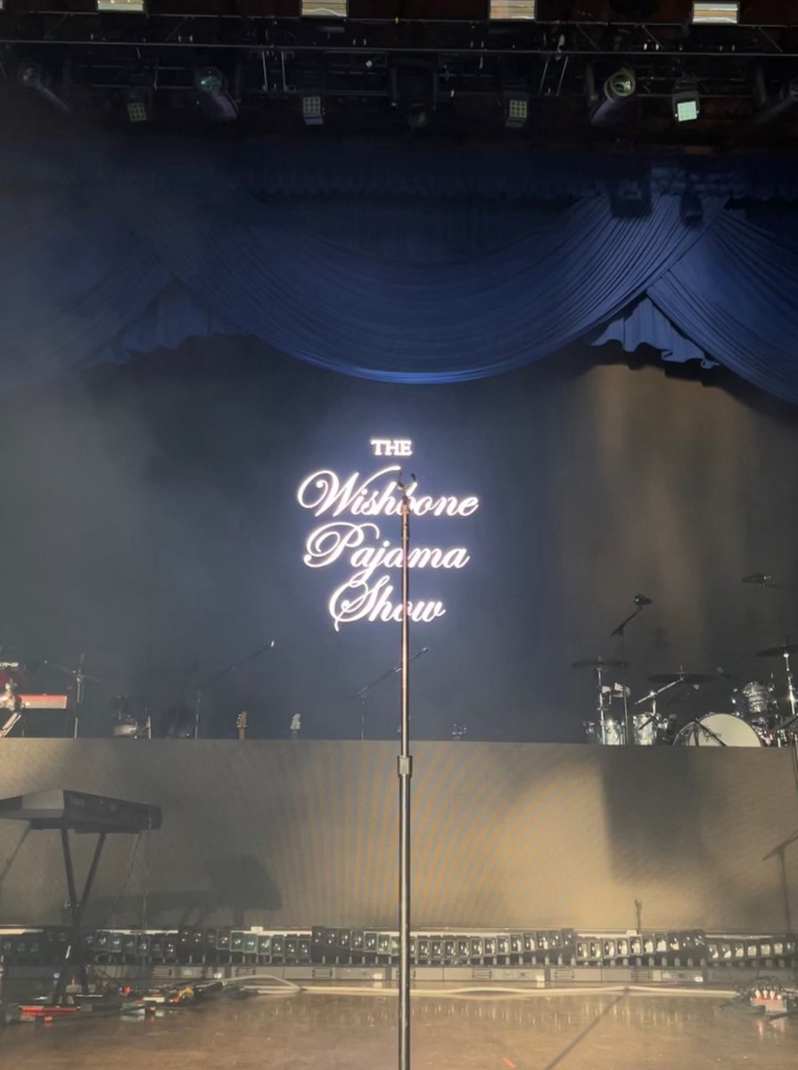 wbtourupdates's tweet photo. welcome to the wishbone pajama show. https://t.co/lVBIPPJNdk