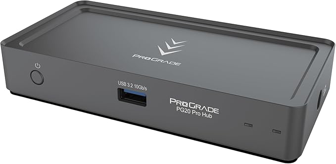 OsintcatJoe's tweet photo. ProGrade Digitalのハブが・・！
直営で入荷してる！
※Amazonに出店しているメーカー直営ショップだとよく売り切れてるんです汗
#ProGradeDigital #Amazon #PR 
https://t.co/GmTjSxOBJW https://t.co/zMvyeYadHk