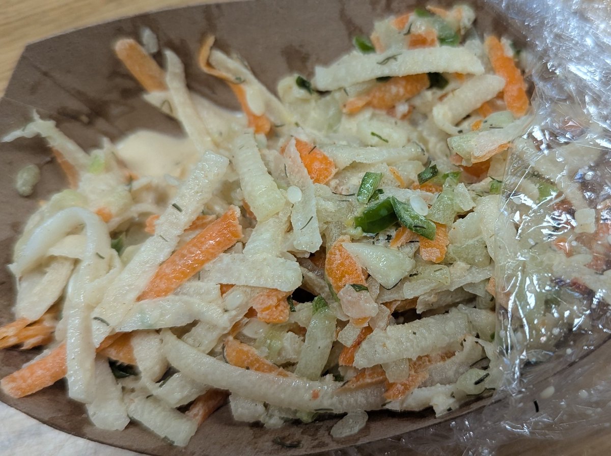 Bear Tavern OLA garden goodies...Mr. Aponte harvested kohlrabi &amp; peppers to make coleslaw! #BearTavernPride
🫑🍅🫜🥔🥒🫛🥦🥬