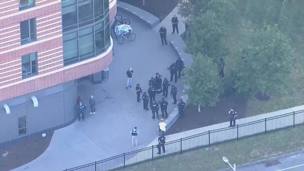 GalacticScope's tweet image. 🚨 UPDATE: UMass Boston Shooter Scare 🚨

This afternoon, Sept 11, 2025, UMass Boston went on lockdown after reports of a possible active shooter near the Edward M. Kennedy Institute &amp;amp; Residence Hall East.

🔴 Students were told: “Shelter in place, lock doors, do not open unless…