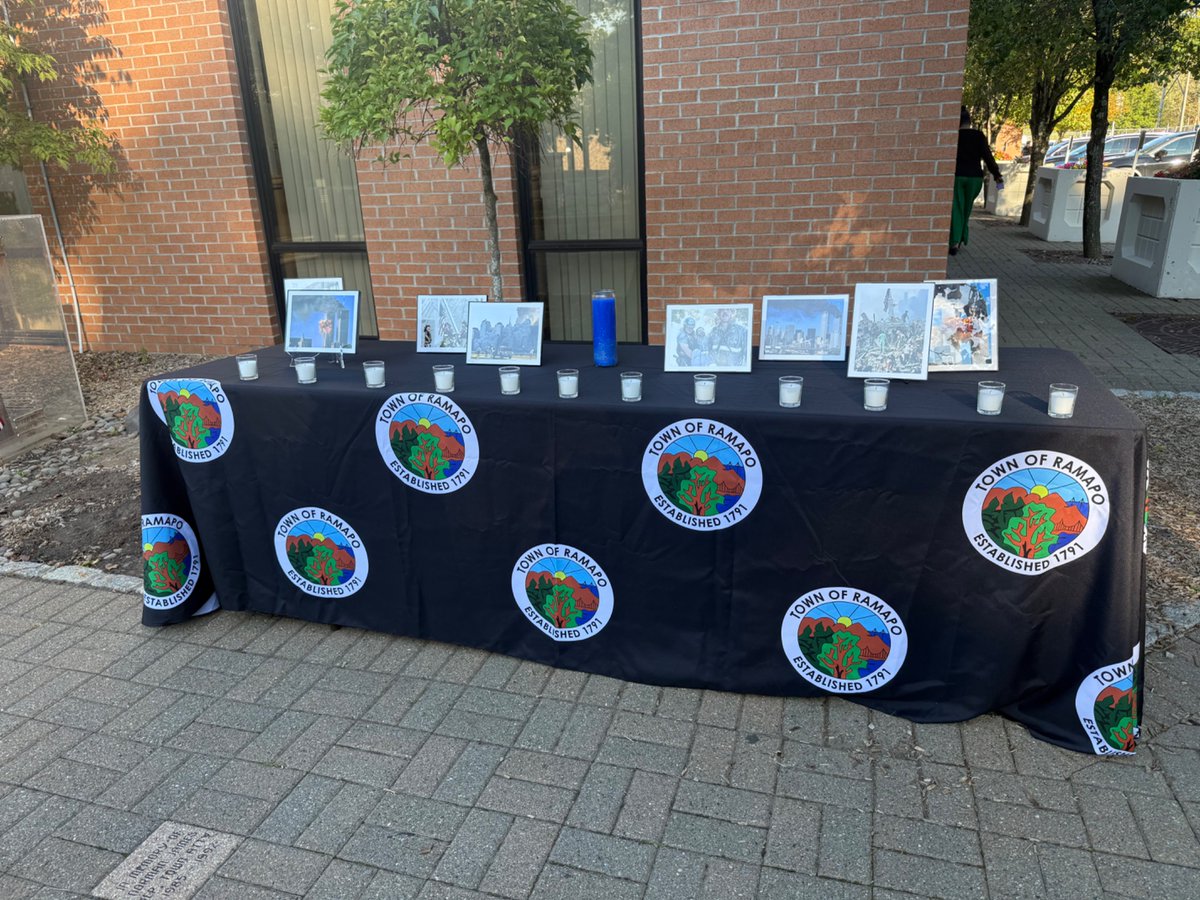 Tonight the Ramapo PD joined the Town of Ramapo &amp; Village of Sloatsburg for the annual 9/11 Remembrance, honoring lives lost, brave responders &amp; our community’s resilience. 🇺🇸🕯️ #NeverForget #911Remembrance (1/2)