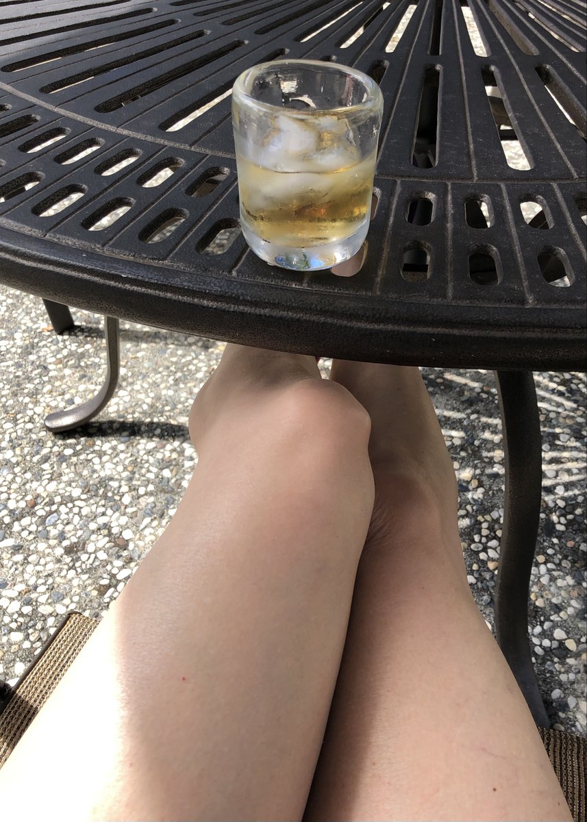 quinn_creme's tweet photo. Time to admire the legs on that Bourbon! https://t.co/UZqI2PmvIe