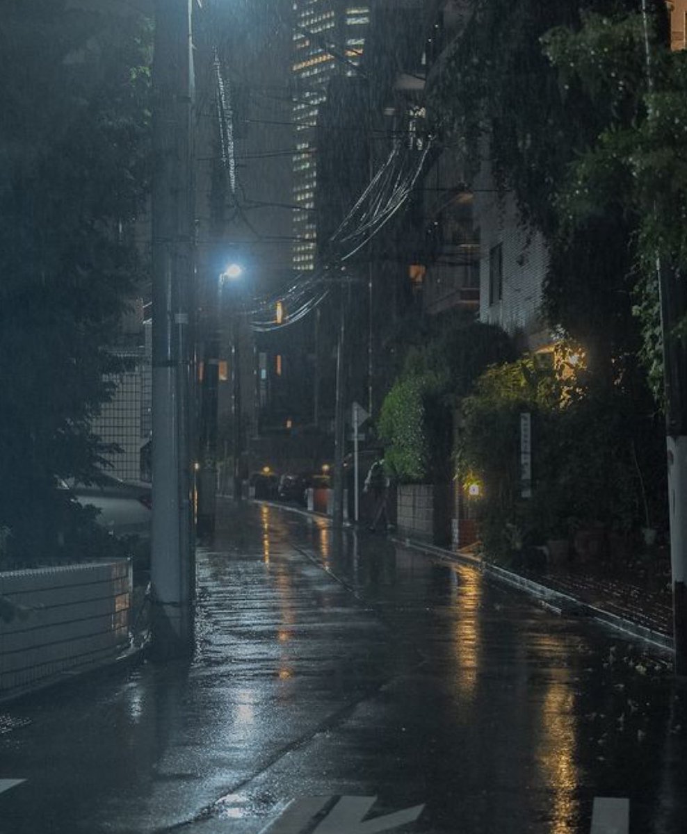 heavydisordered's tweet image. rainy day #thinspo 🌧️