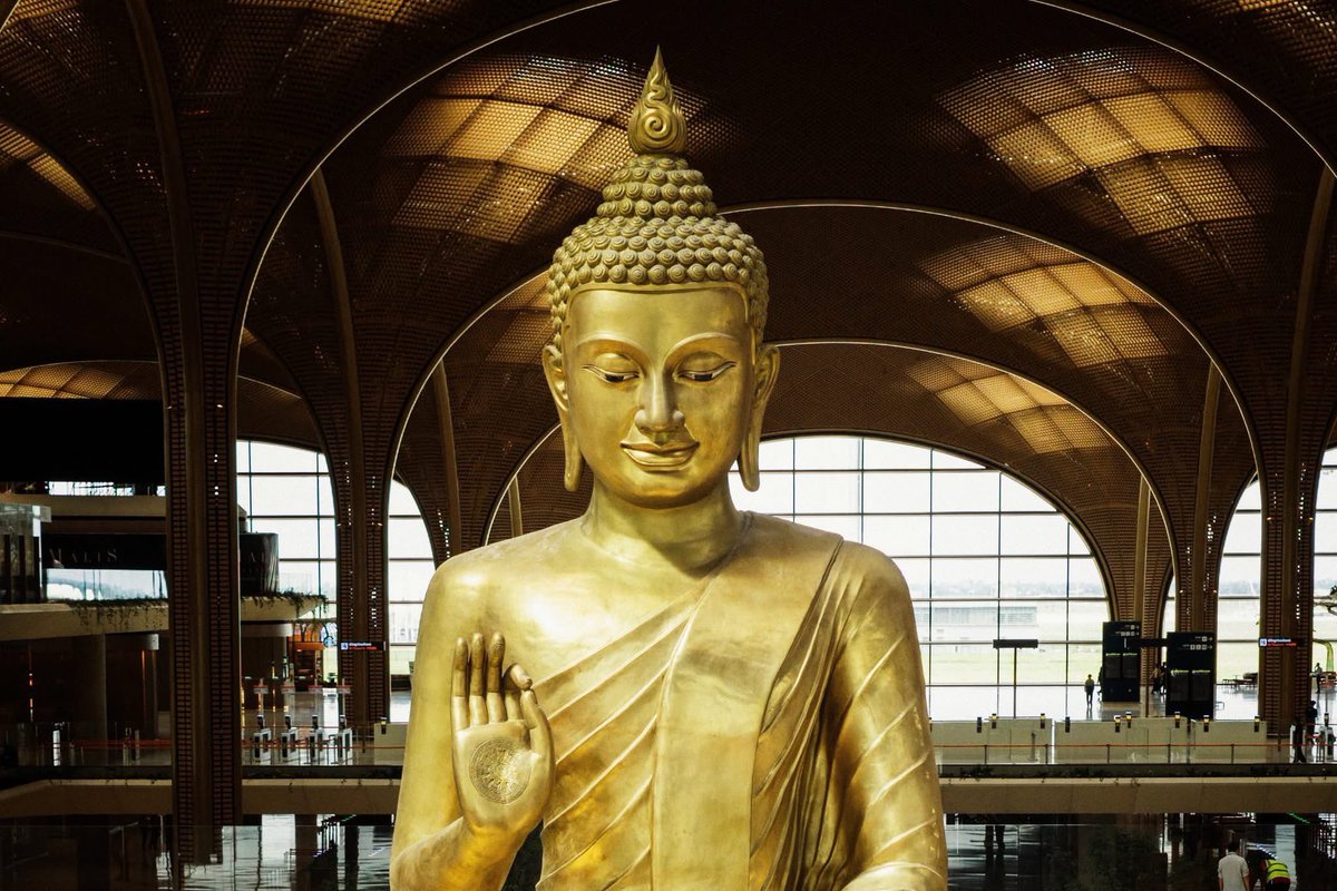 PenDany88's tweet photo. Here The Main Reason of why a lot Grandparents come to visit New Airport, Here The Idol of Grandparents 🙏🙏🙏 https://t.co/eMPYTRwLuK