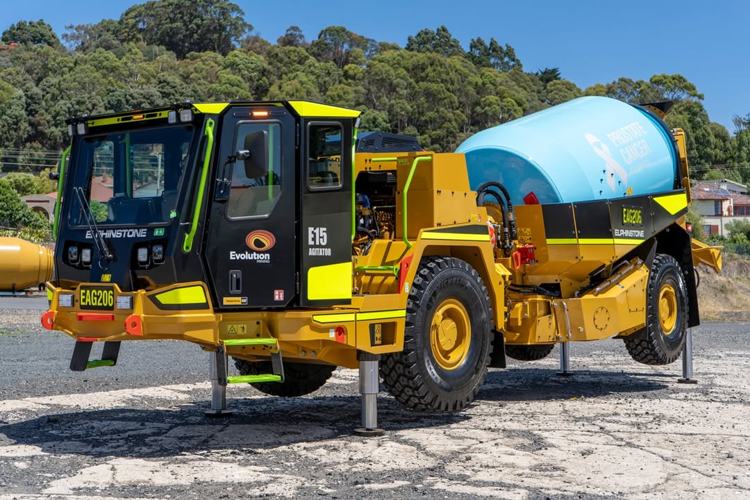 WesTrac_Cat's tweet image. In 2024, #Elphinstone delivered these E15 Agitators to #EvolutionMining. With a robust 7m³ drum capacity &amp;amp; a gross vehicle mass of 35,860 kg, it’s powered by a fuel-efficient Cat C7.1. Built on a common chassis, it simplifies parts stocking and maintenance bit.ly/4n0Hmqc