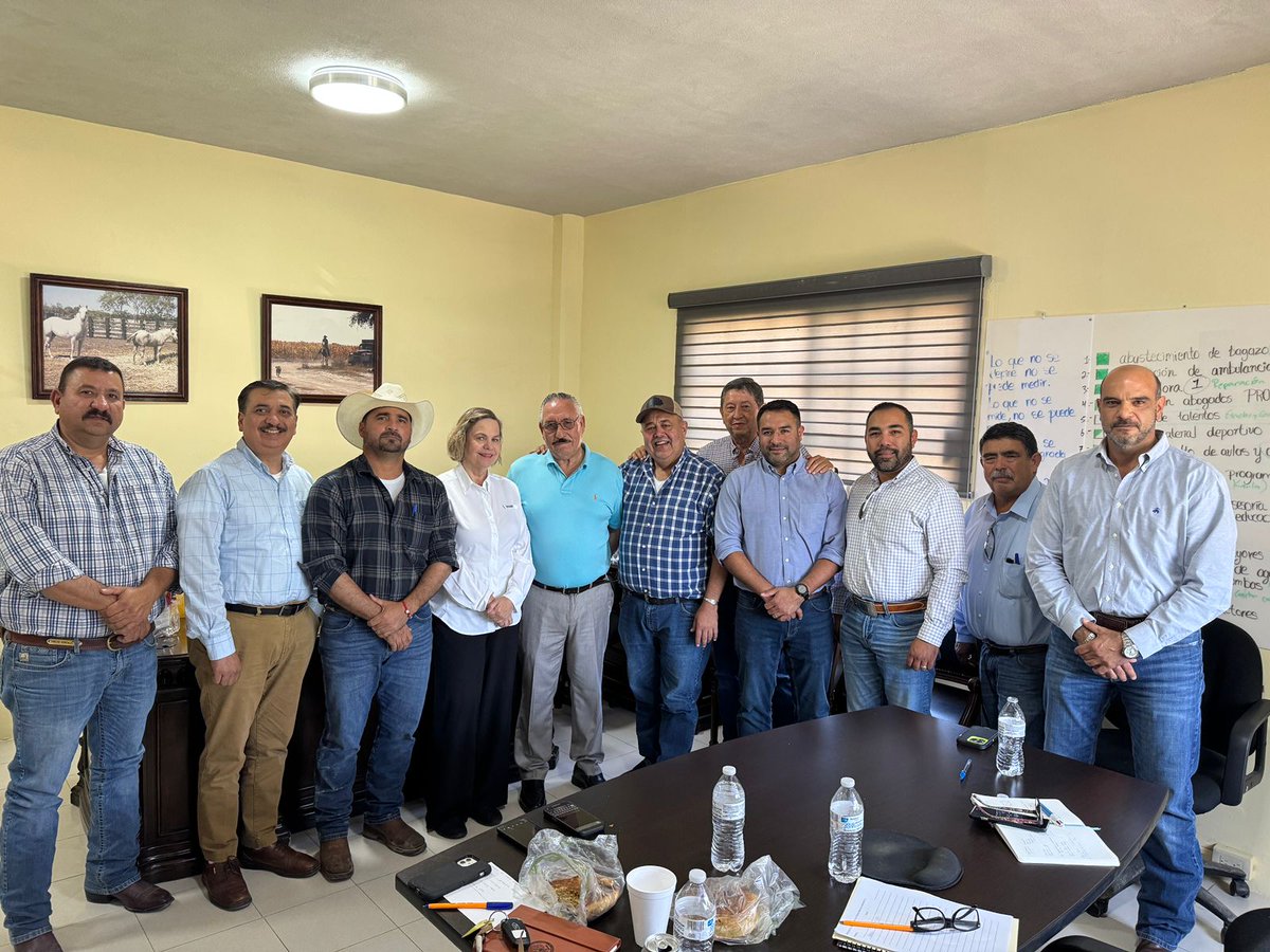 La secretaria Susana Estens y alcaldes de la región ya trabajan en estrategias conjuntas para la disposición correcta de residuos sólidos urbanos, y con ello protejer nuestro entorno.

#CoahuilaPaDelante #APasosDeGigante