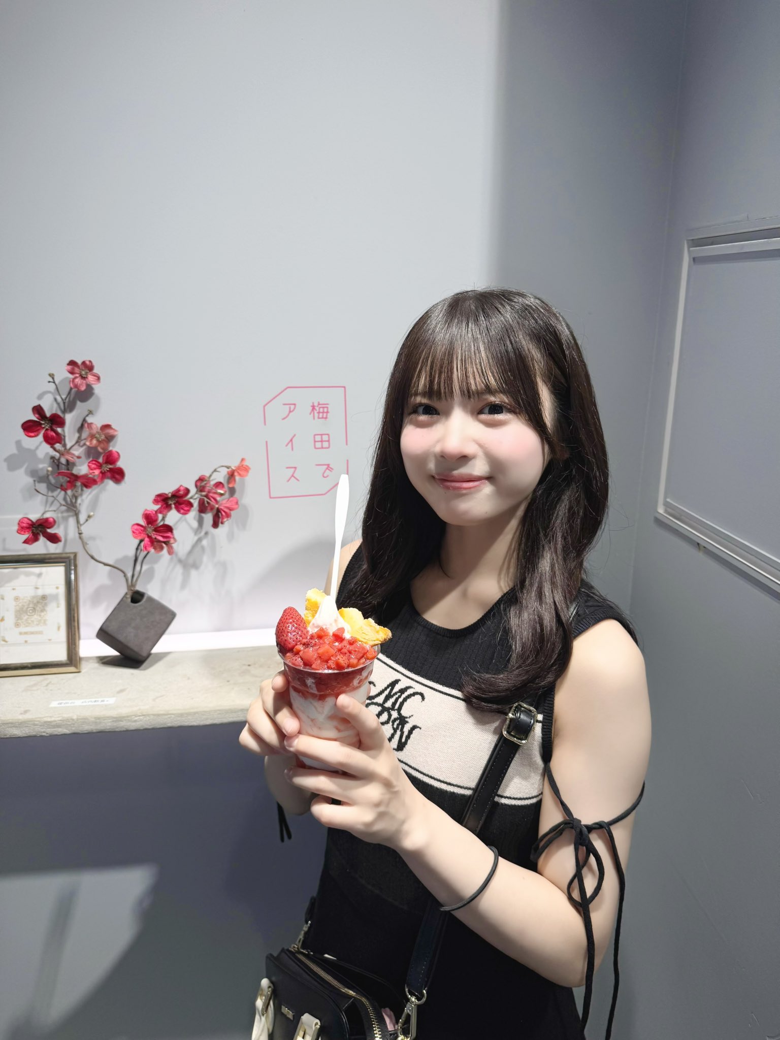 芳賀礼さん NMB48 直筆サイン入り生写真 夏コン2025 赤背景 芳賀礼さん NMB48 直筆サイン入り生写真 夏コン2025 赤背景