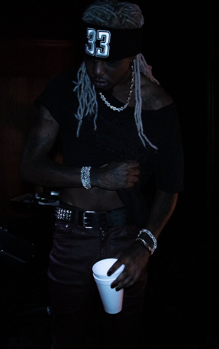 cartisburner__'s tweet image. 👤 DESTROY LONELY

💿 BROKEN HEARTS 3

🗓️ NEXT FRIDAY