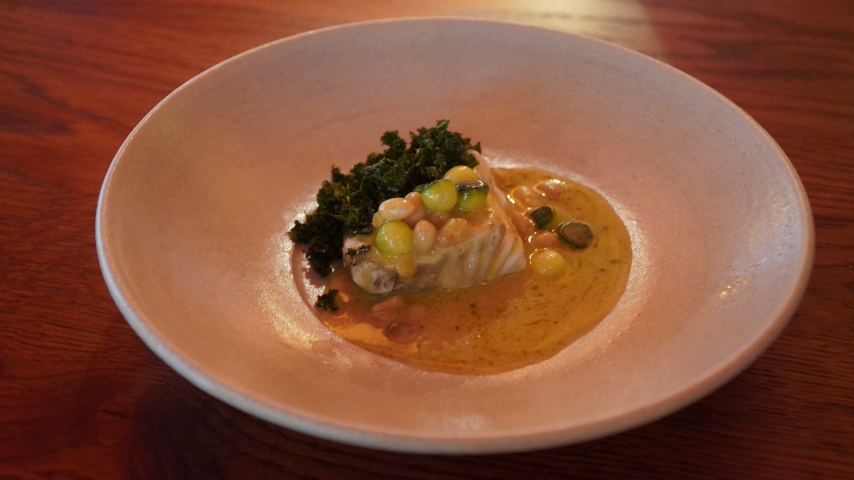 philosophycurry's tweet image. ロンドンのモダンインドBiBiへ。
インド料理であるとはどういうことなのか。
チャトニーがグリーン、マンゴー、クリームの三層になっていてこれが驚き。どれも良かったのだが、特にハマチと桃のニンブパニ、ロブスターイドゥリマンガロール風、ハリブットが特に印象に残った。