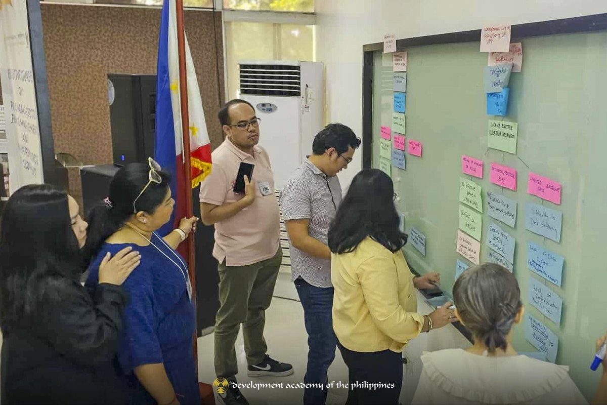dap_edu_ph's tweet photo. 𝗥𝗘𝗔𝗗: 𝗗𝗔𝗣 𝗰𝗮𝗽𝗮𝗰𝗶𝘁𝗮𝘁𝗲𝘀 𝗗𝗢𝗛 𝗜𝗩-𝗕 𝘁𝗵𝗿𝗼𝘂𝗴𝗵 𝗘𝘅𝗲𝗰𝘂𝘁𝗶𝘃𝗲 𝗖𝗼𝘂𝗿𝘀𝗲

Full story here: https://t.co/dXNxVOBBF8 https://t.co/Wpp4MCROJj