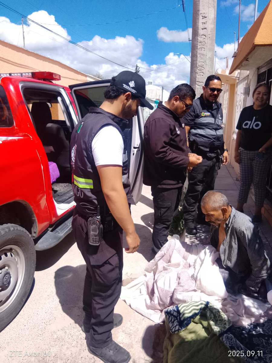 SomosDurango's tweet photo. 🚨 @CEPCDurango por indicaciones del Arturo Galindo, rescató a este Sr. El cual está perdido y solo recuerda que vive en la Col. Asentamientos Humanos. No recuerda su domicilio.
Actualmente se encuentra en el albergue que está ubicado por salida a Parral en la Col. El Cipres. https://t.co/FFhKxSZpsq