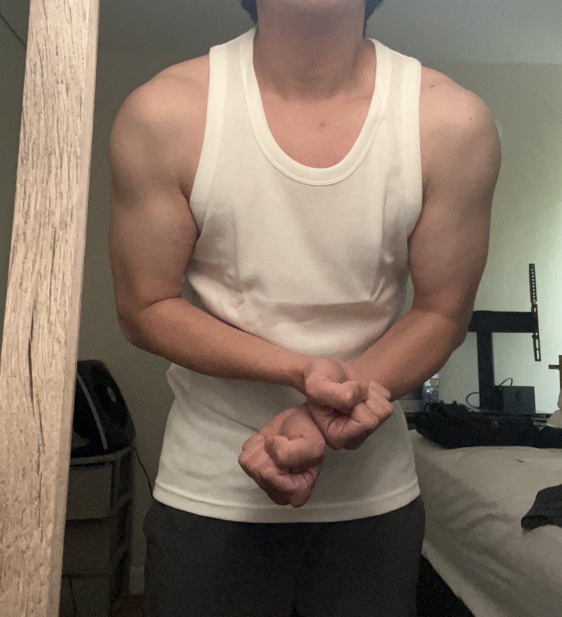 parpar02's tweet photo. Need to bulk up more i think 😔 https://t.co/AKhhzIicdf