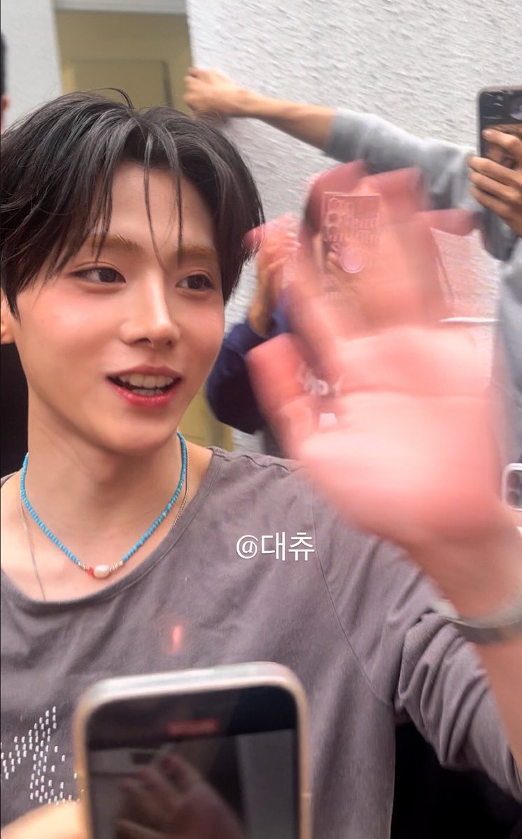 와 근데 오늘 블러셔폼 미친듯
꾸준히 이상원 볼에서 살길

#이상원 #LEESANGWON