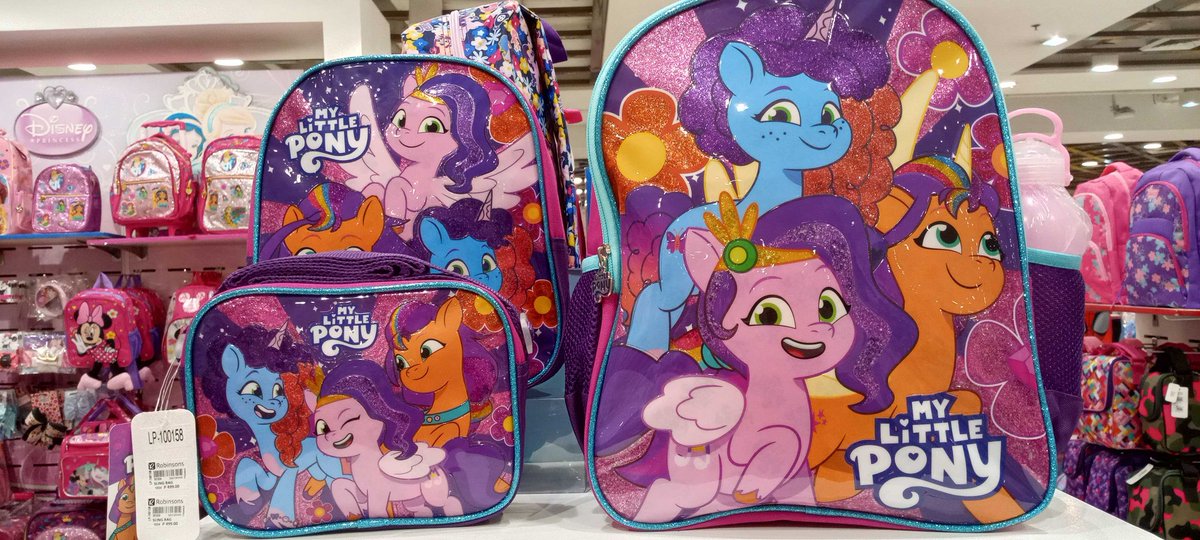 MLPG524092021's tweet photo. G5 backpacks part 1.
Found at Discord.
#mylittlepony #mlpg5 #mlptellyourtale #mlptyt #sunnystarscout #izzymoonbow #pipppetals #princesspipppetals #mistybrightdawn #mistymlp #backpack #mlpofficial #leak https://t.co/eo9SLExTWu