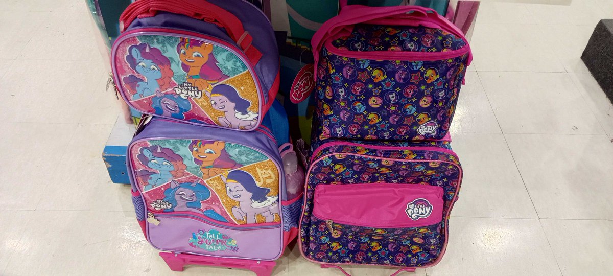 MLPG524092021's tweet photo. G5 backpacks part 1.
Found at Discord.
#mylittlepony #mlpg5 #mlptellyourtale #mlptyt #sunnystarscout #izzymoonbow #pipppetals #princesspipppetals #mistybrightdawn #mistymlp #backpack #mlpofficial #leak https://t.co/eo9SLExTWu