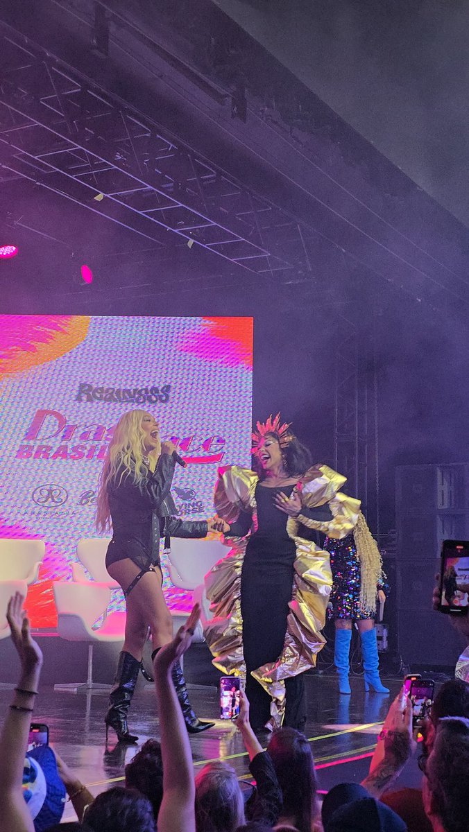 TAA CONDENADA KKKKKK
<a href="/gragqueen/">GRAGNÍFICA</a> 
<a href="/ErikakHilton/">ERIKA HILTON</a>