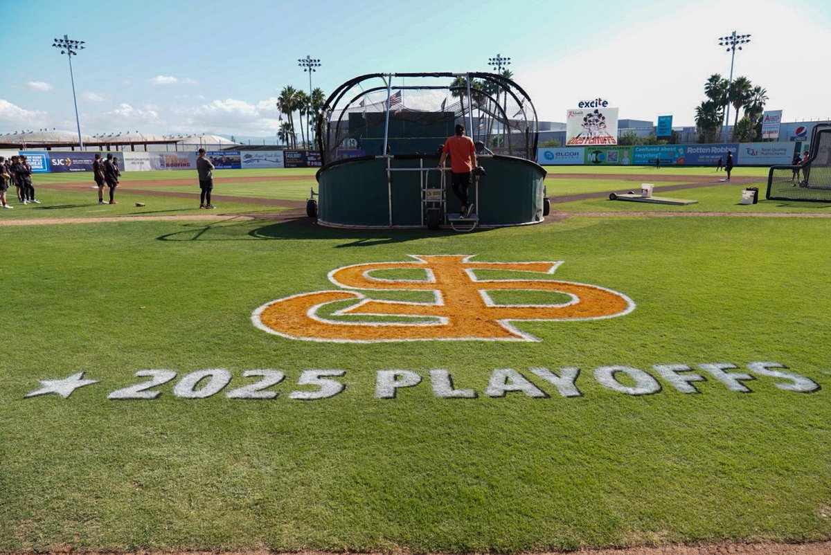 FresnoGrizzlies's tweet image. 🔒in.

Division Playoff Game 2 starts at 6:35p in San Jose. Tune in LIVE at FresnoGrizzlies.com/Listen OR 790 ESPN.