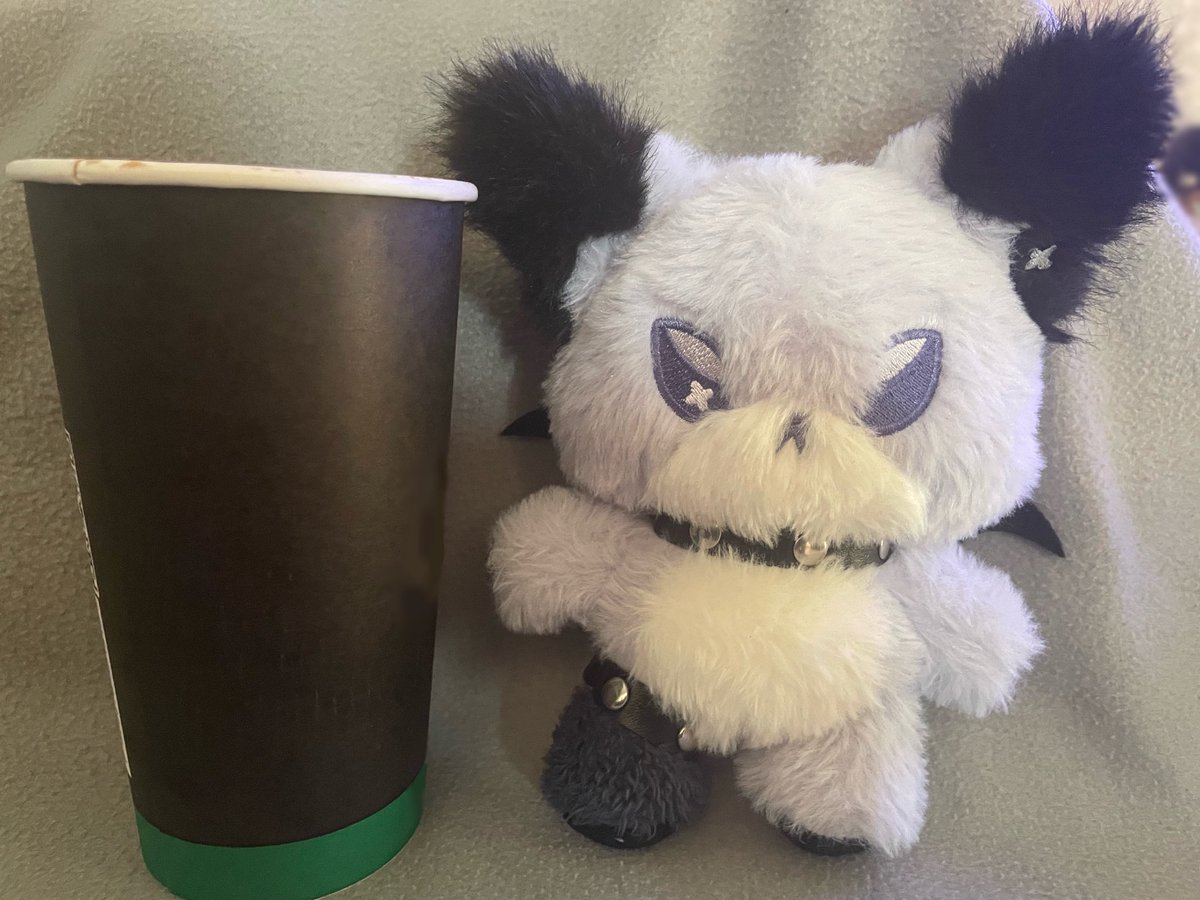 ac_xmonlovelys's tweet image. And today it was #FOXDE we ate mango (although I didn&apos;t take a picture) today I took some lessons on how to fly and during our free time I look for a photo of his best friend Tyonen... he misses him too much. I bought coffee, but I&apos;m not sure if he can drink it, he&apos;s very young+